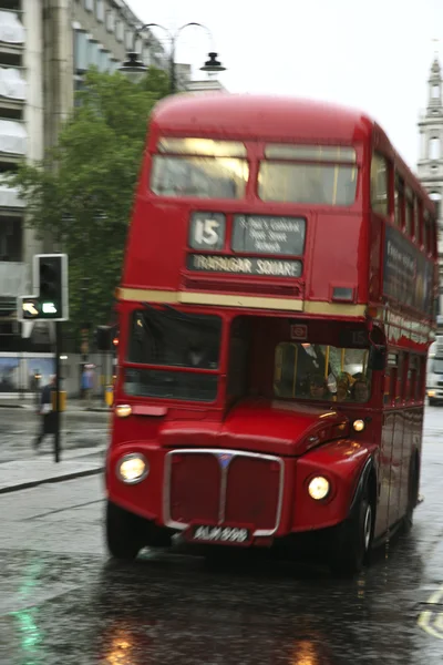 Londýn cesta hlavního autobus — Stock fotografie