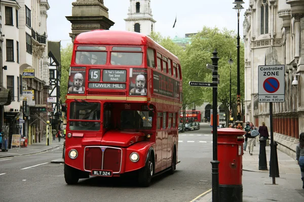 Ônibus mestre da rota de Londres — Fotografia de Stock