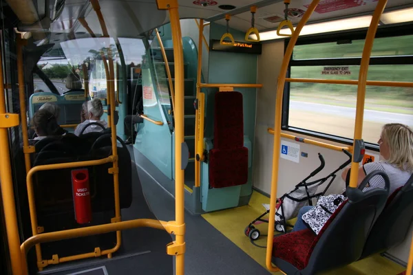 ロンドン ダブル デッカー バスの内部 — ストック写真