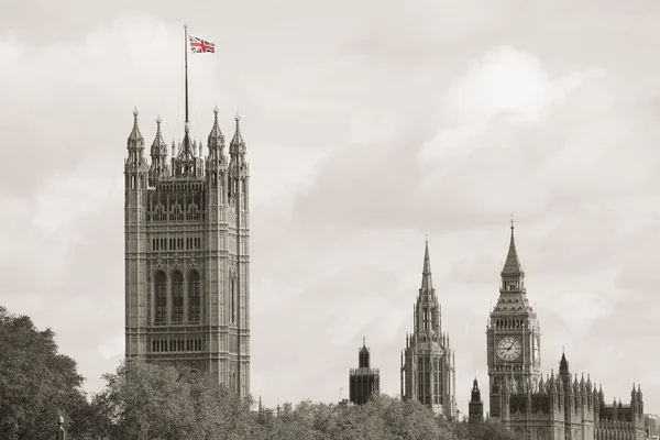 Skyline van Londen, westminster palace, de big ben en victoria tower — Stockfoto