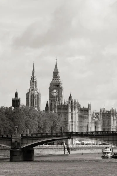 Londons silhuett, westminster palace, big ben och victoria tower — Stockfoto