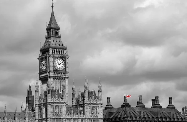 Лондонский горизонт, Вестминстерский дворец, Биг-Бен и Башня Виктории — стоковое фото