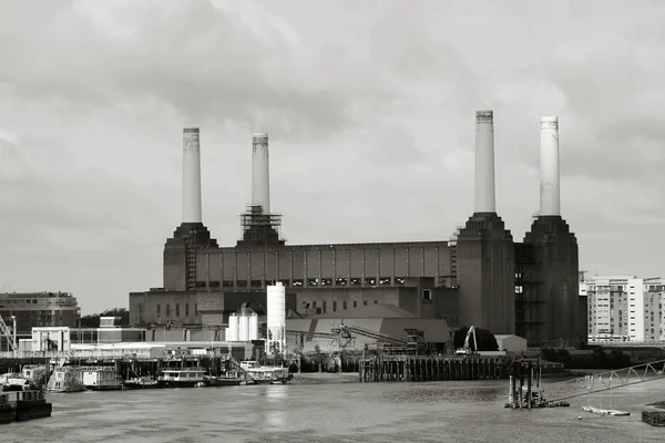 Beschädigtes Kraftwerk — Stockfoto