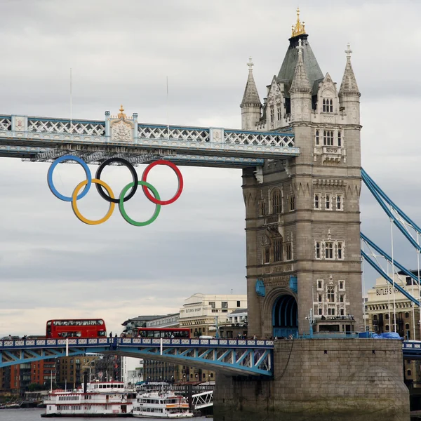 Olympijské kruhy na tower bridge — Stock fotografie