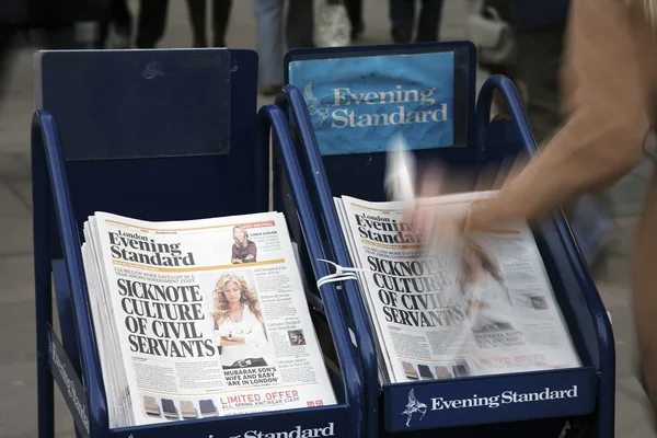 A pile of popular Evening Standard, free daily newspaper — Stock Photo, Image