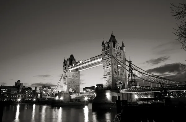 Tower Bridge o zmierzchu — Zdjęcie stockowe