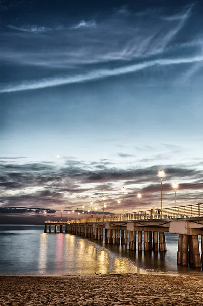 Pier vid solnedgången — Stockfoto