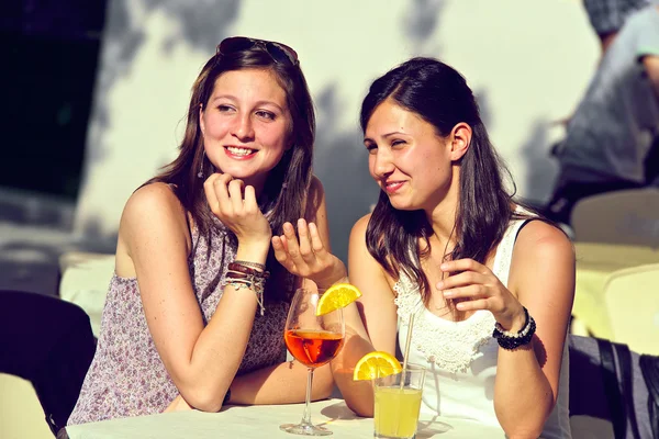 Two Young Women Cheering with Cold Drinks — Stock Photo, Image