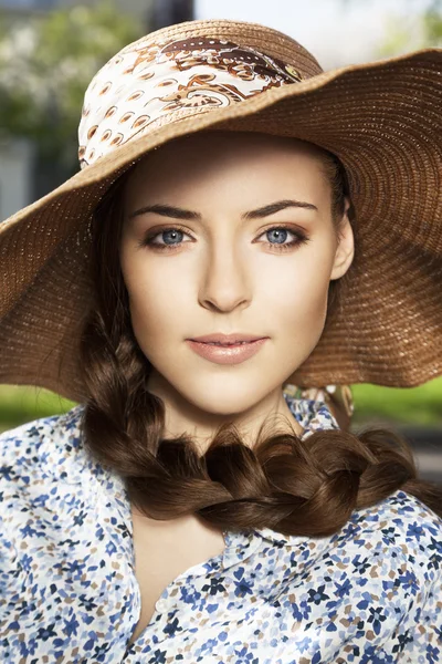 Πορτραίτο γυναίκας στο καπέλο — Φωτογραφία Αρχείου