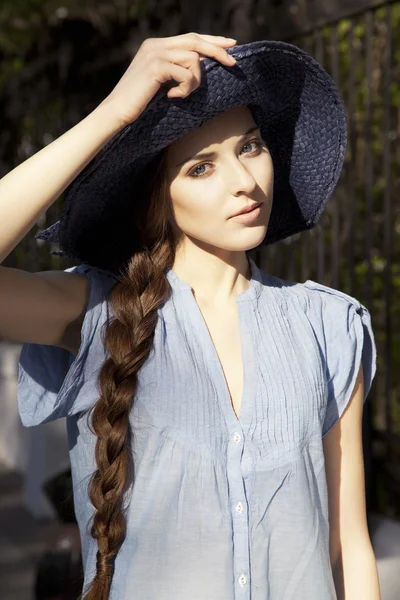 Ritratto di ragazza col cappello — Foto Stock