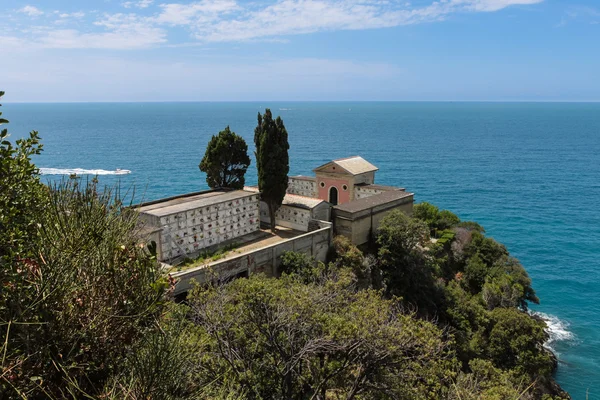 Costa mediterrânica - Igreja de Cinque Terre — Fotografia de Stock