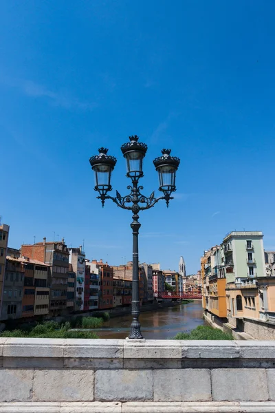 Girona köprü fener — Stok fotoğraf