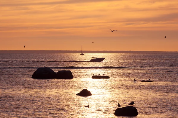 Jacht en boot silhouet in zee — Stockfoto