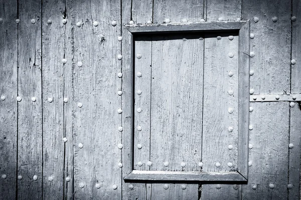 Porta de madeira pintada a preto e branco — Fotografia de Stock