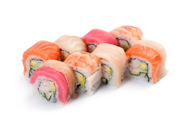 Uramaki. arco iris. salmón, atún, mero, jurel, camarón tigre