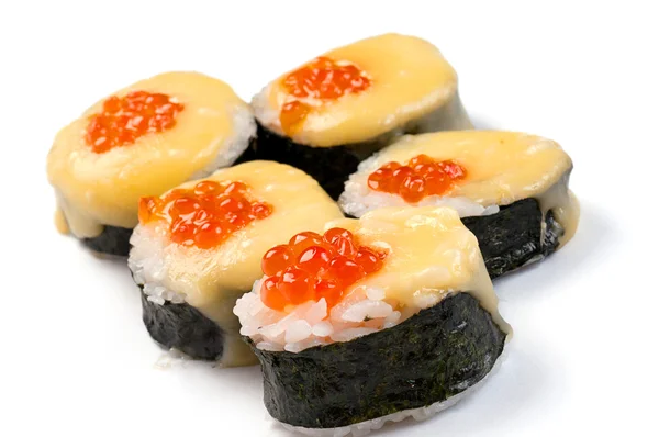 Futomaki. Du fromage Ikura. Sur fond blanc. Caviar rouge, tobik — Photo