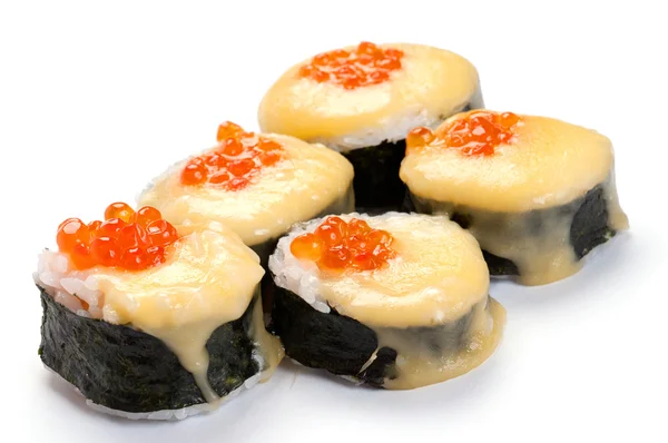 Futomaki입니다. 피 치즈입니다. 에 흰색 배경. 레드 캐 비어, tobik — 스톡 사진