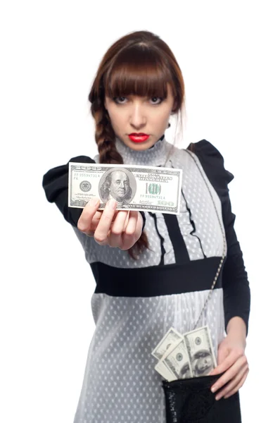 Jeune fille montre cent dollars dans la chambre. Sur fond blanc . — Photo