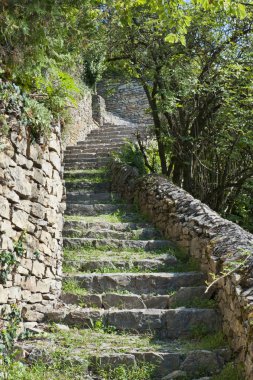 adımları saint-laurent tepe