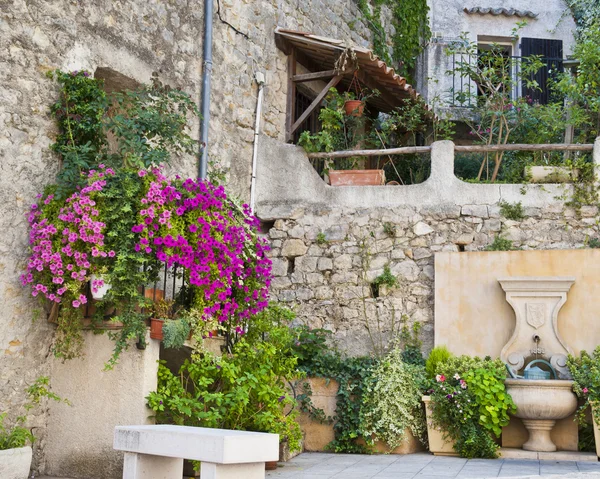 Grădină mică în Franța — Fotografie, imagine de stoc