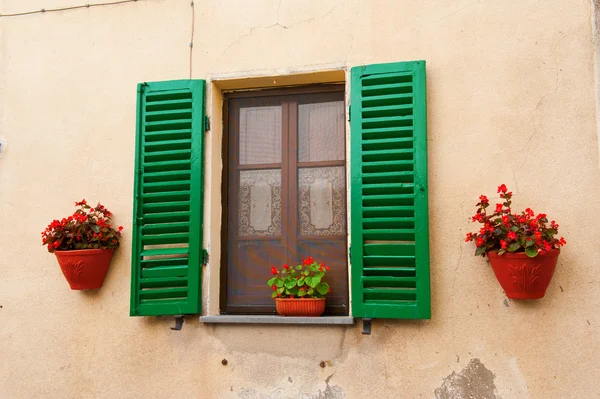 Okno w castiglione del lago — Zdjęcie stockowe