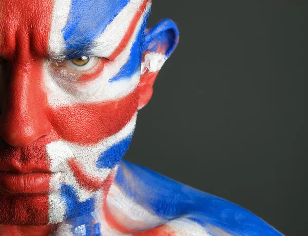 Homem com o rosto pintado com a bandeira do Reino Unido — Fotografia de Stock