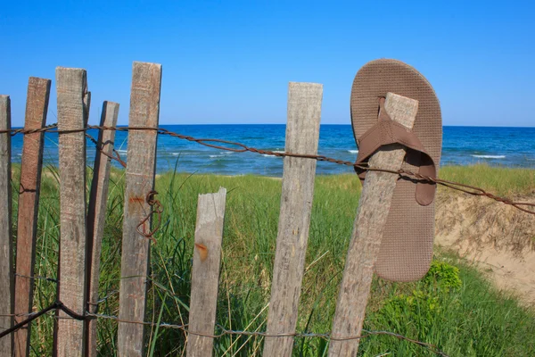 Sandália na praia — Fotografia de Stock
