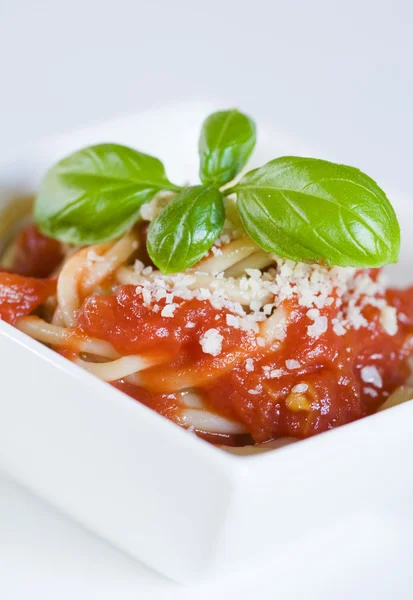 Bolonhesa de espaguete com parmesão — Fotografia de Stock