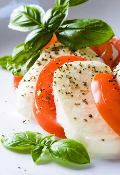 Mozzarella and toamatoes salad — Stock Photo, Image