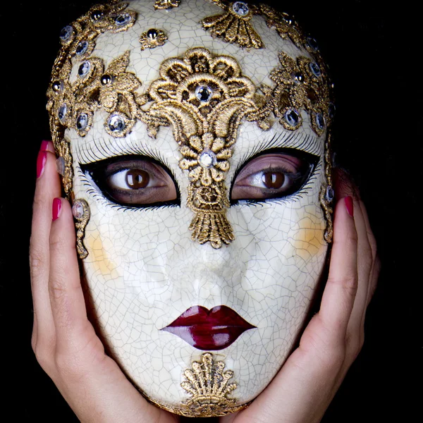 Portréja egy nő visel egy velencei maszk — Stock Fotó