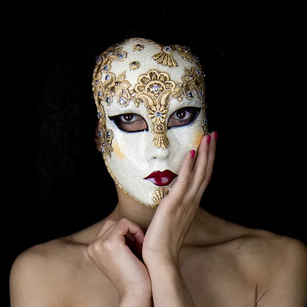 Porträt einer maskierten Frau. — Stockfoto