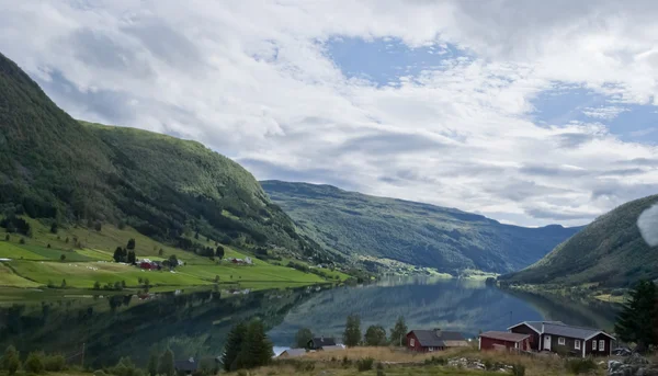 Noruega, bela paisagem montanhosa — Fotografia de Stock