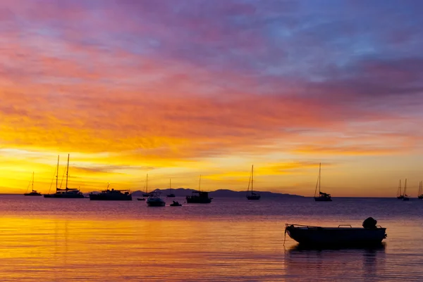 Farbenfroher romantischer Sonnenuntergang — Stockfoto