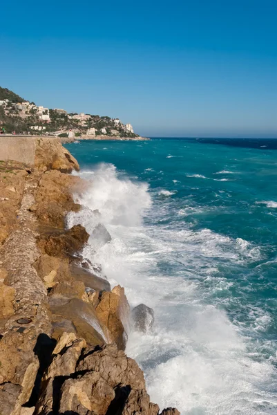 Nicea, Francja, fale w pobliżu morza — Zdjęcie stockowe