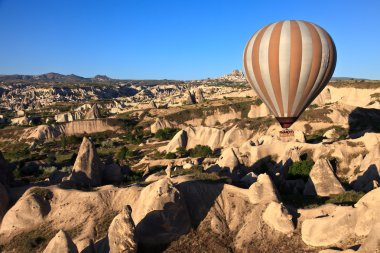 Kapadokya 'da sıcak hava balonu, hindi