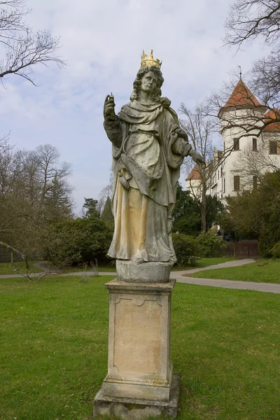 Королева статуя в Konopiste — стокове фото