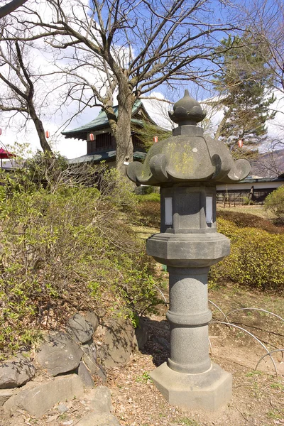 Japanse traditionele stenen lantaarn — Stockfoto