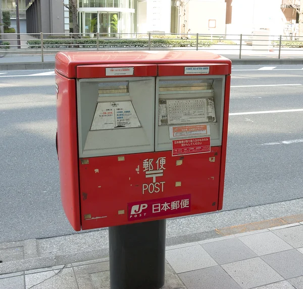 Japon kırmızı postbox. — Stok fotoğraf