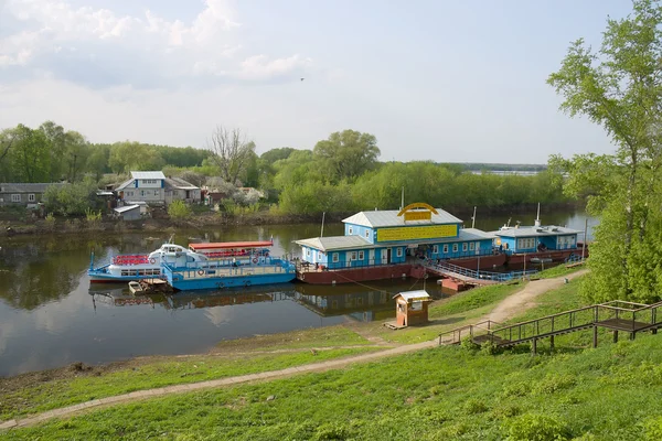 Wharf på trubezh river, ryazan, Ryssland. — Stockfoto