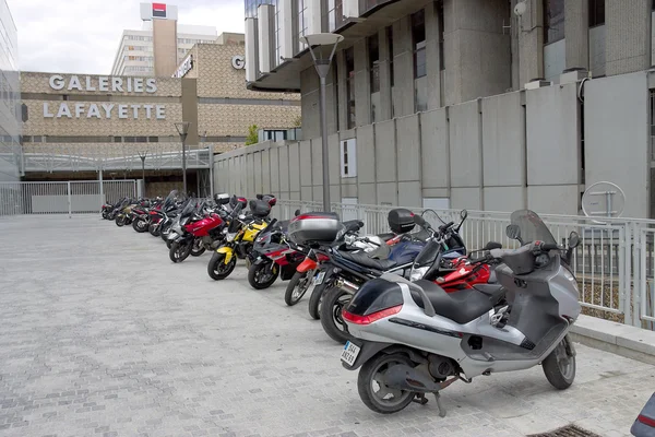 Parcheggio delle scooter, Lione, Francia . — Foto Stock