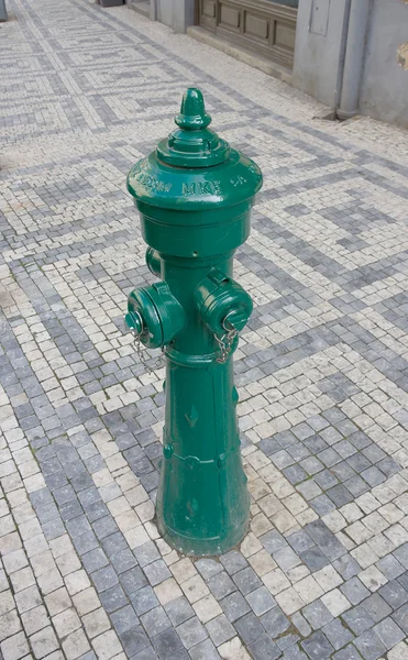 Zielony ogień hydrant — Zdjęcie stockowe