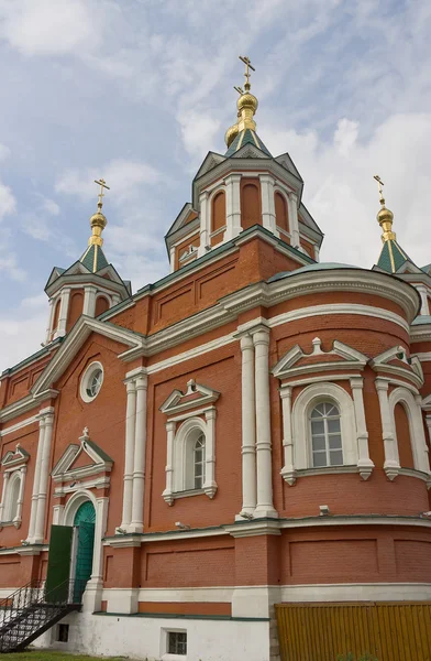 大教堂的十字架的提高。俄罗斯. — 图库照片