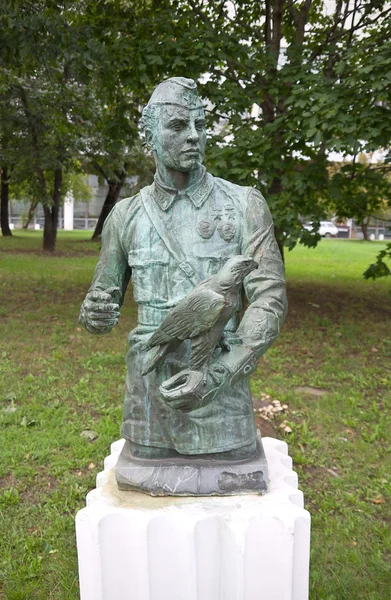 Sculpture of Russian pilot Stepan Suprun — Stock Photo, Image