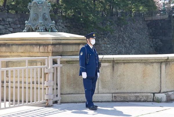 Policeman guarding the entrance — Stock Photo, Image