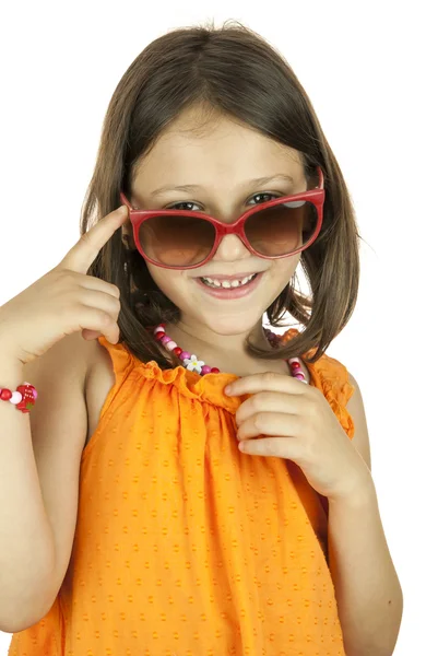 Gadis kecil memakai kacamata hitam — Stok Foto