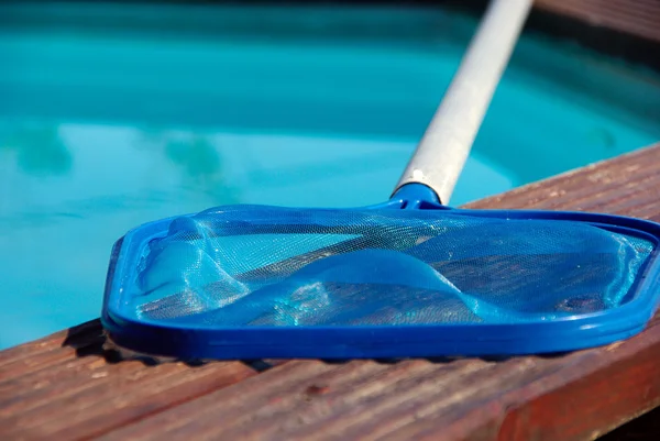 The swimming pool and its landing net — Stock Photo, Image