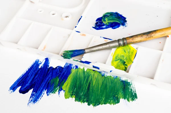 Old paint brush and palette — Stock Photo, Image