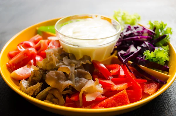 Turuncu kase sebze salatası — Stok fotoğraf