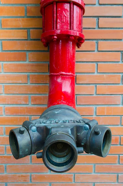 Rote Wasserleitung — Stockfoto