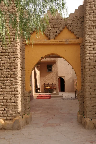 Vecchia porta kasbah ornata — Foto Stock